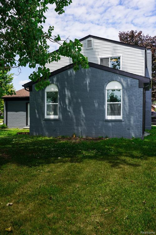 45293 Heatherwoode Ln, Macomb, MI, 48044-4159 | Card Image