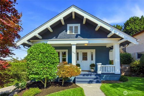 2716 Warren Ave N, Seattle, WA, 98109-1732 | Card Image