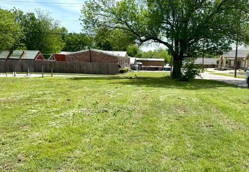 900 N Mason St, Bowie, TX, 76230-3532 | Card Image