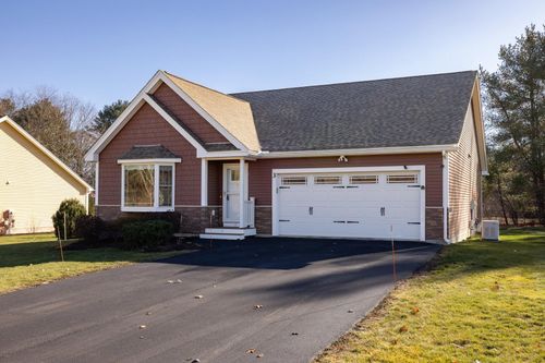 3 Wilson Way, Brentwood, NH, 03833-6318 | Card Image