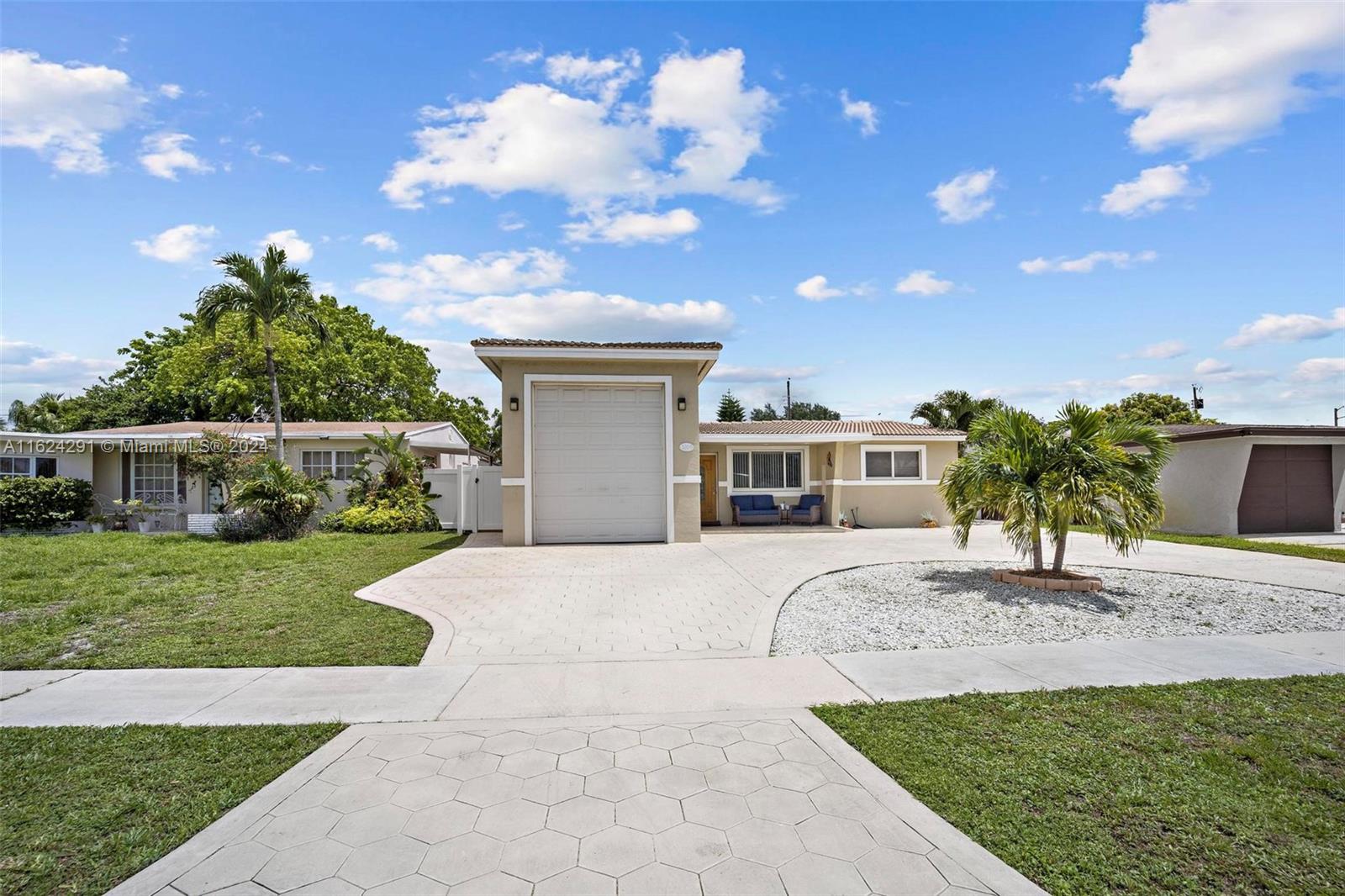 Roosevelt St, Hollywood, FL 33021