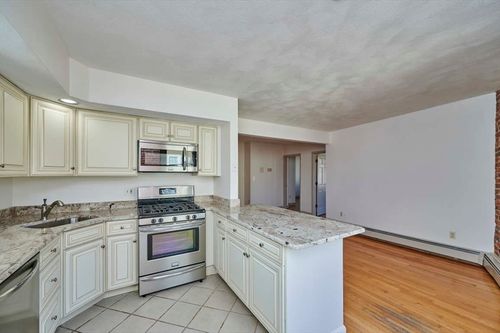 apt-3-75 Summer St, Salem, MA, 01970-3039 | Card Image
