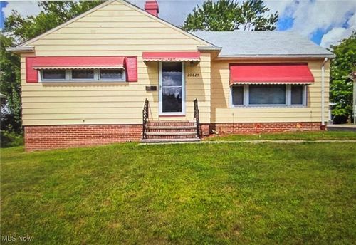 20625 Centuryway Rd, Maple Heights, OH, 44137-3116 | Card Image