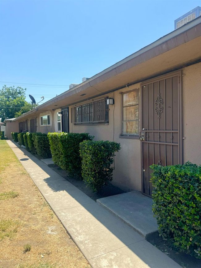 2136 N 1 St St, Home with 6 bedrooms, 0 bathrooms and null parking in Fresno CA | Image 4