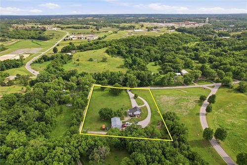 964 N Highway 5, Lansing, KS, 66043-6268 | Card Image