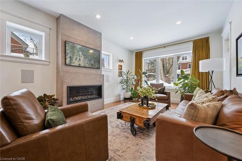 63 Menno St, Waterloo, ON, N2L2A6 | Card Image