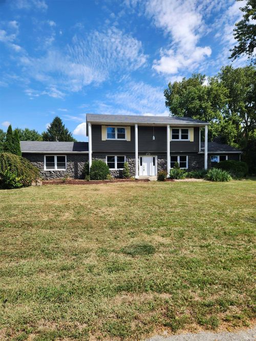 778 Breezy Woods Dr, Russiaville, IN, 46979-9447 | Card Image