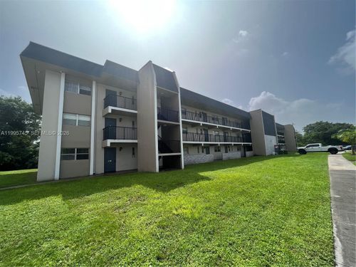 apt-301-7820 Colony Cir S, Tamarac, FL, 33321-3919 | Card Image