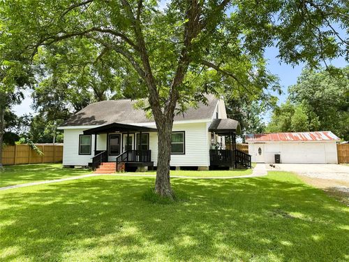 620 1st St, Winnie, TX, 77665-8824 | Card Image