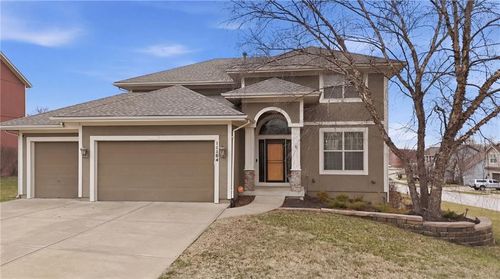 11104 Augusta Dr, Kansas City, KS, 66109-5036 | Card Image