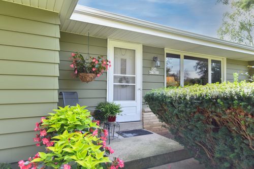 N56W15810 Bette Dr, Menomonee Falls, WI, 53051-5704 | Card Image