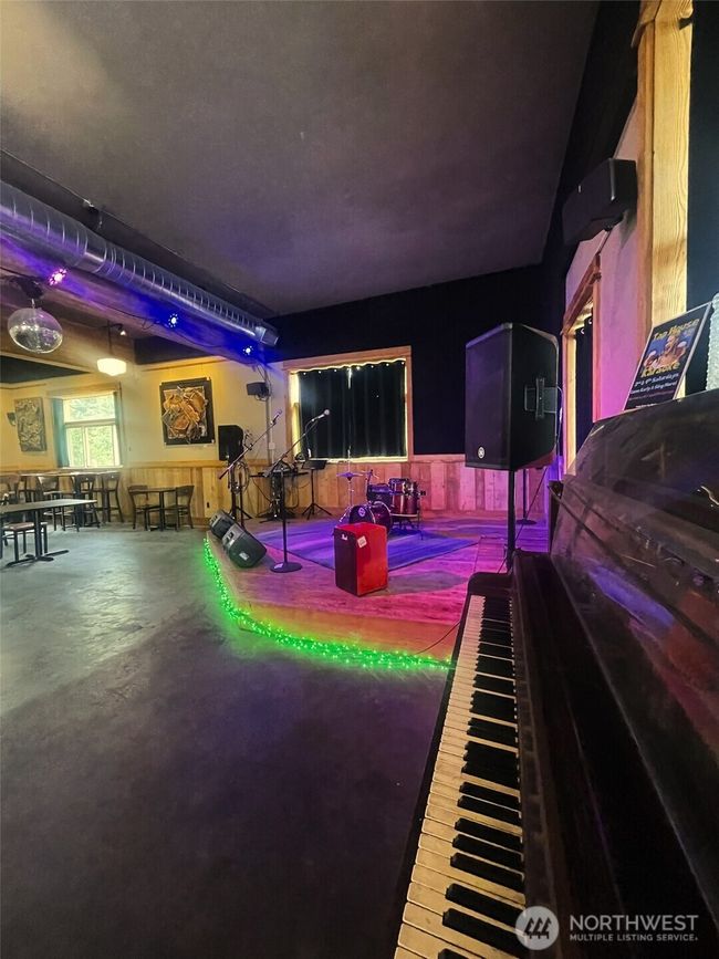 Dance Floor area | Image 25