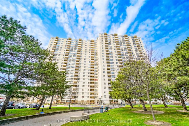 1003 - 390 Dixon Rd, Condo with 2 bedrooms, 1 bathrooms and 1 parking in Etobicoke ON | Image 31