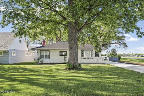 586 Garfield Dr, Perrysburg, OH, 43551-1617 | Card Image