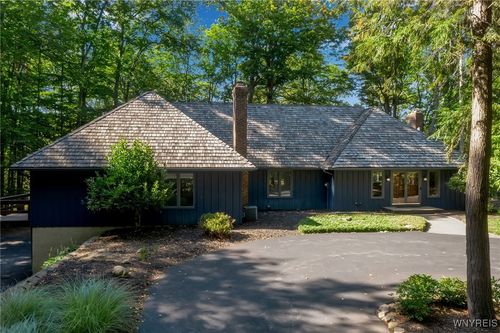 70 Muirfield Dr, East Aurora, NY, 14052-9422 | Card Image