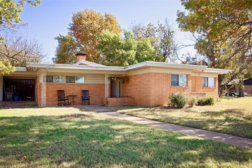 1400 Brazos St, Graham, TX, 76450-4901 | Card Image