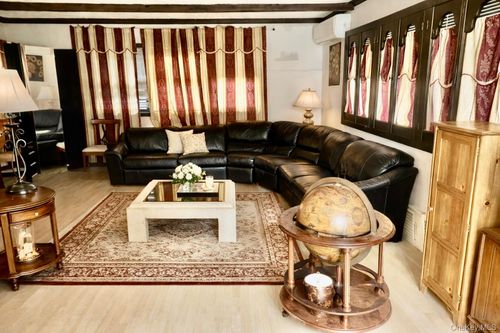 39 Laurel Hill Dr, Valley Stream, NY, 11581-2547 | Card Image