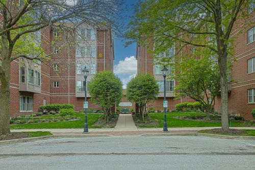 213-27 E Hattendorf Ave, Roselle, IL, 60172-1598 | Card Image