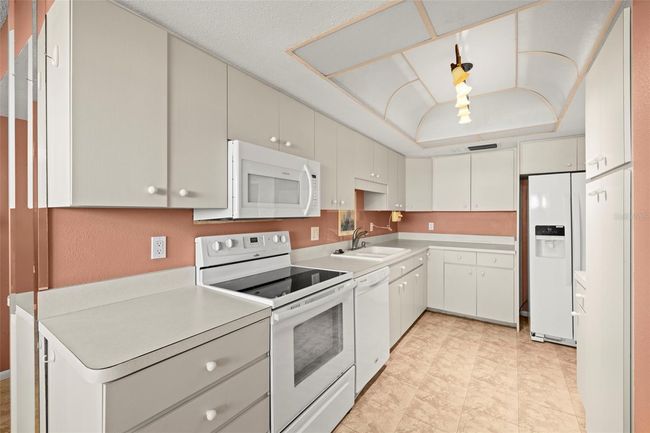 APT-1201 - 9415 Blind Pass Rd, Condo with 2 bedrooms, 2 bathrooms and null parking in ST PETE BEACH FL | Image 11