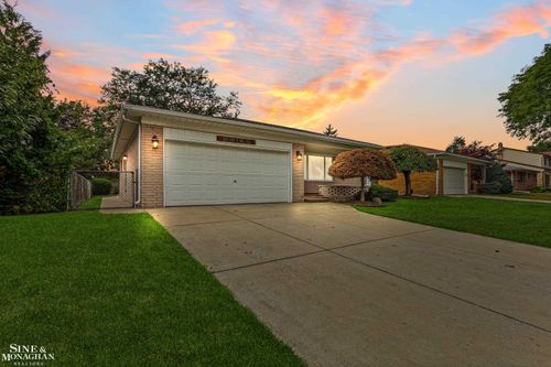 22120 Blackburn St, Saint Clair Shores, MI, 48080-3903 | Card Image