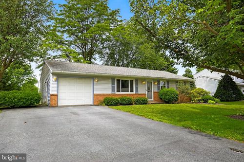 818 Lakeview Dr, LANCASTER, PA, 17601-6604 | Card Image