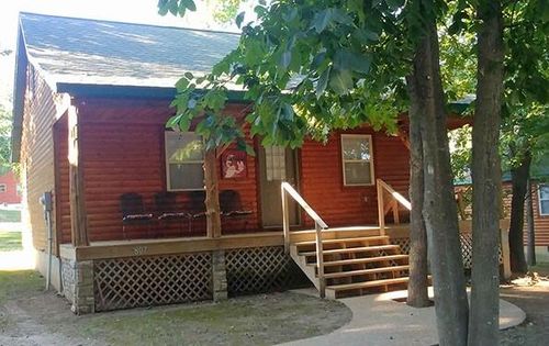 807 E Surf St, Stockton, MO, 65785-9326 | Card Image