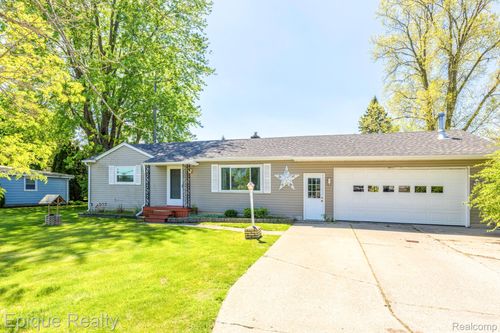 11110 Davison Rd, Davison, MI, 48423-8102 | Card Image