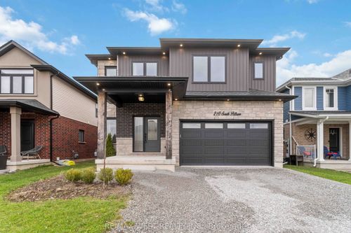 210 S Pelham Rd, Welland, ON, L3B5N8 | Card Image