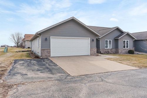 126 Jennifer Circle Circle, Mount Horeb, WI, 53572 | Card Image