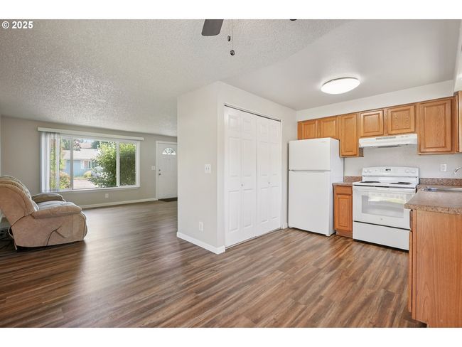 Kitchen/Living Room | Image 8