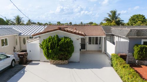 847 W 77th St, Hialeah, FL, 33014-4016 | Card Image