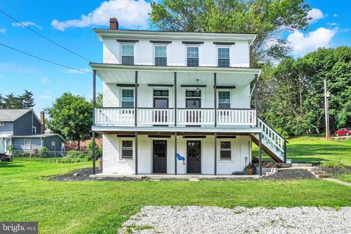 27 W Mark Ave, WINDSOR, PA, 17366-9798 | Card Image