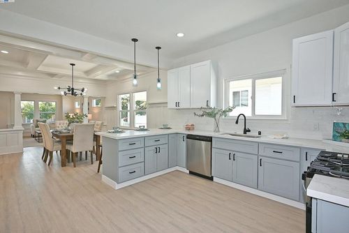 3914 Aqua Vista St, Oakland, CA, 94601-4316 | Card Image