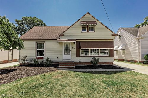 30170 Truman Ave, Wickliffe, OH, 44092-1726 | Card Image