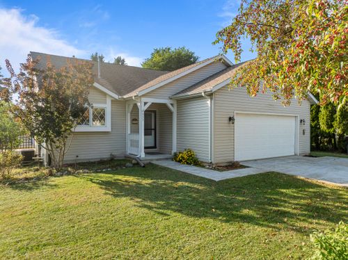 933 N Freeman St, Genoa City, WI, 53128-2017 | Card Image