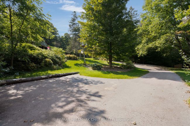 4950 Penetanguishene Rd, House other with 4 bedrooms, 3 bathrooms and 10 parking in Hillsdale ON | Image 4