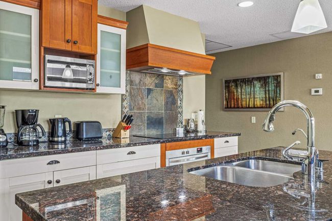 402 - 191 Kananaskis Way, Condo with 3 bedrooms, 3 bathrooms and 1 parking in Canmore AB | Image 19