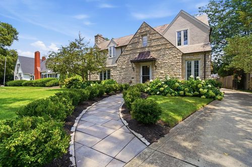 2656 Tremont Rd, Upper Arlington, OH, 43221-3606 | Card Image