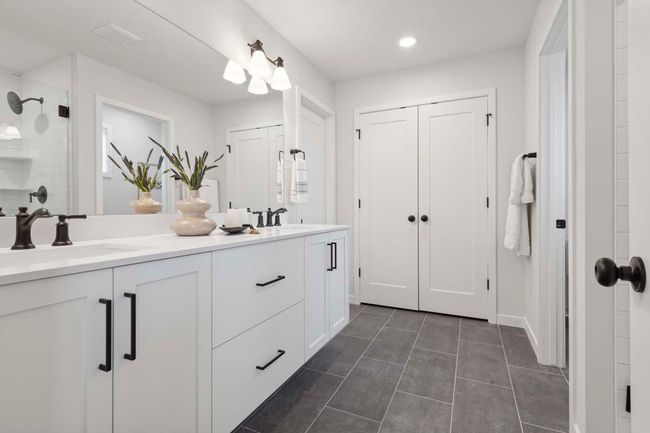 Photo taken from previous model with a similar floorplan. While similar, some options shown in the picture may not be included in this pricing. Please ask for a detailed list of included features for this listing. | Image 49