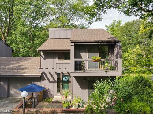 1036 Canyon View Rd, Sagamore Hills, OH, 44067-2277 | Card Image