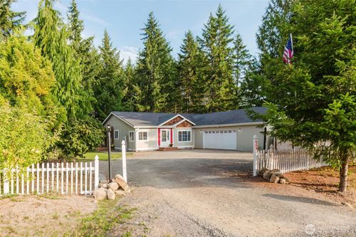 230 E Nikki Ln, Belfair, WA, 98528-9572 | Card Image