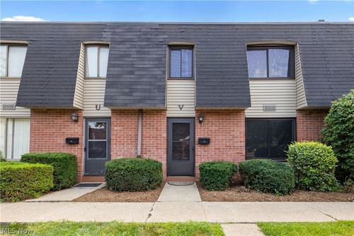 3v-216 Moore Rd, Avon Lake, OH, 44012-1246 | Card Image