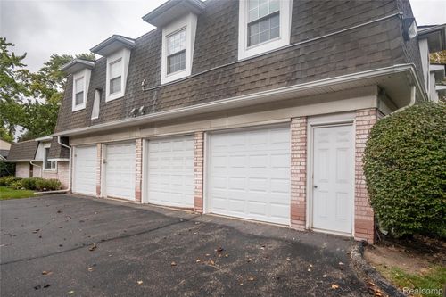 2260 N Hix Rd, Westland, MI, 48185-3376 | Card Image