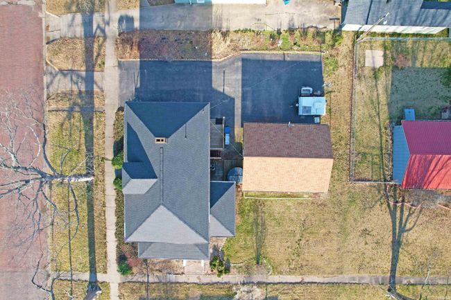 131 N Cherry St, House other with 3 bedrooms, 2 bathrooms and null parking in Mount Carmel IL | Image 8