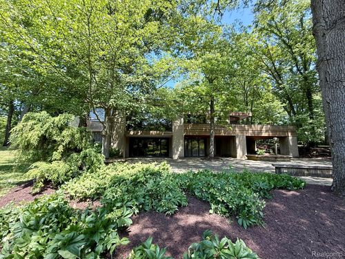 5035 Ponvalley Road, Bloomfield Hills, MI, 48302 | Card Image
