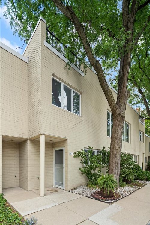 974 S Park Ter, Chicago, IL, 60605-2018 | Card Image