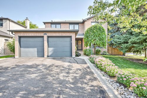 1517 Queensbury Cres, Oakville, ON, L6H4G6 | Card Image