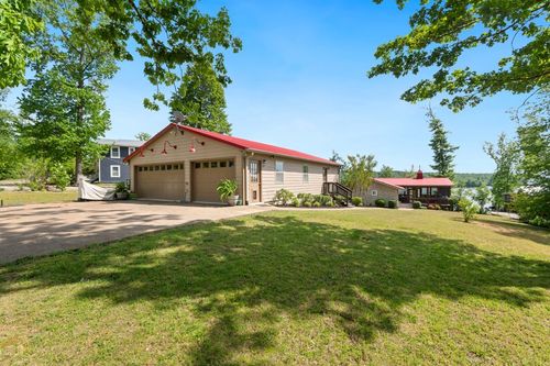 782 Driftwood Dr, Lobelville, TN, 37097-4239 | Card Image