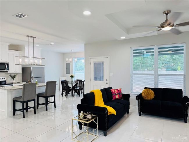 5512 N Crown Point, Townhouse with 3 bedrooms, 3 bathrooms and 2 parking in Pharr TX | Image 4