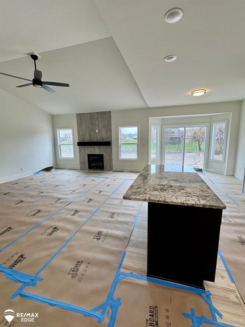 8347 Peninsula Cir, Grand Blanc, MI, 48439-7271 | Card Image